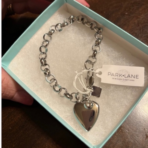 New with tags 1 Bracelet from Park lane - Picture 2 of 5